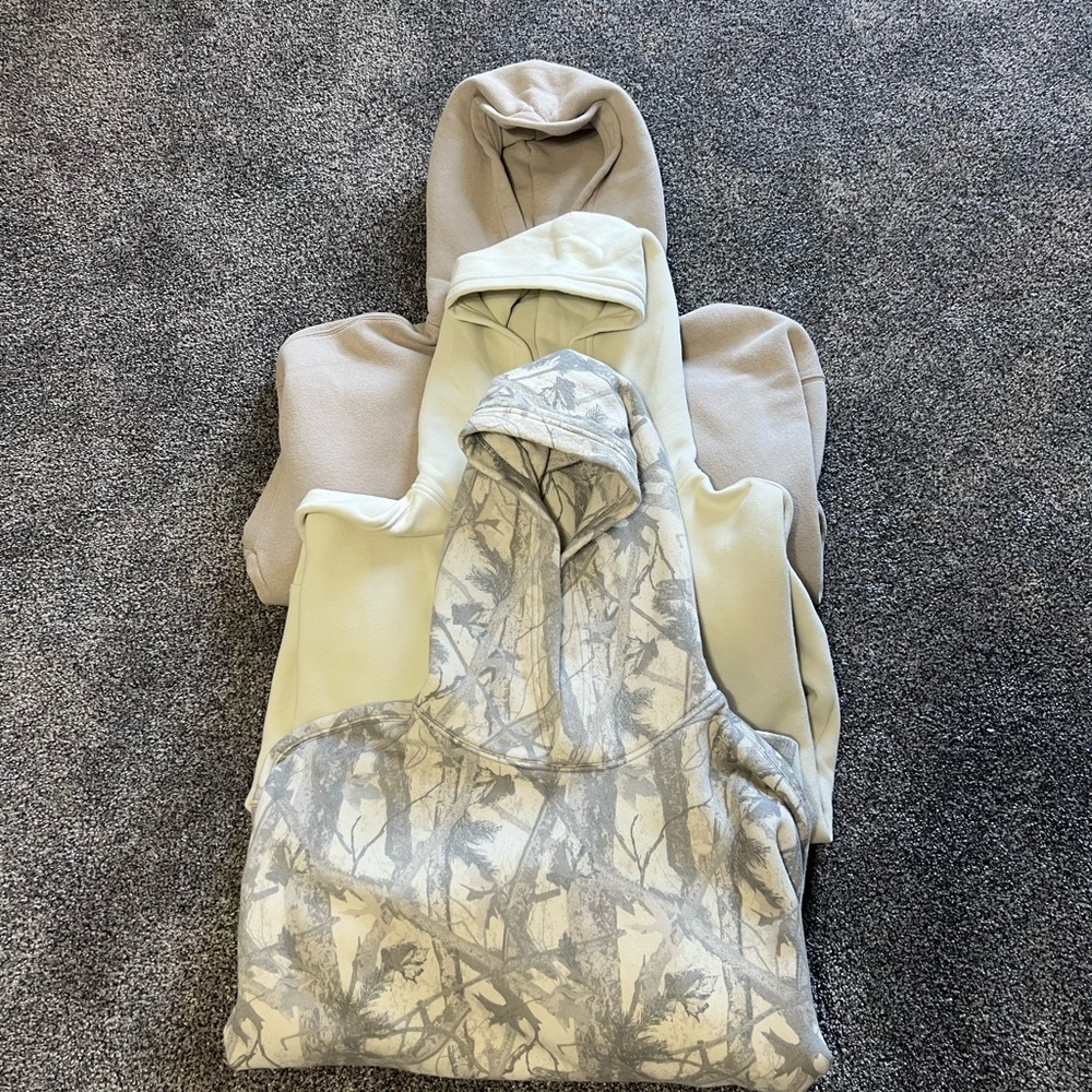 Hollister and Aeropostale Men’s hoodie/sweatshirts. Tan, cream, camo. All size M